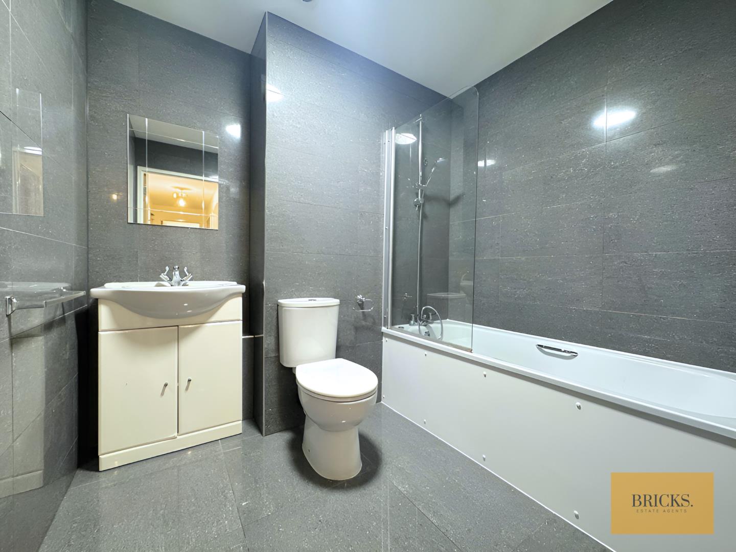 17G3f5iJOkGo2MgvPucQiQ